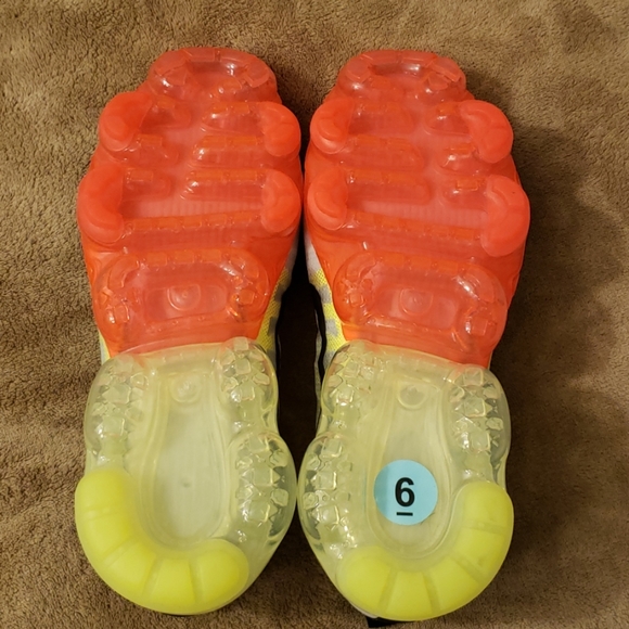 Nike Air VaporMax 2019 'Neon Collection' - Picture 2 of 4